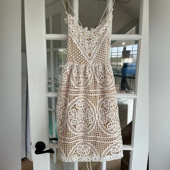 CHICWISH| lace mini dress